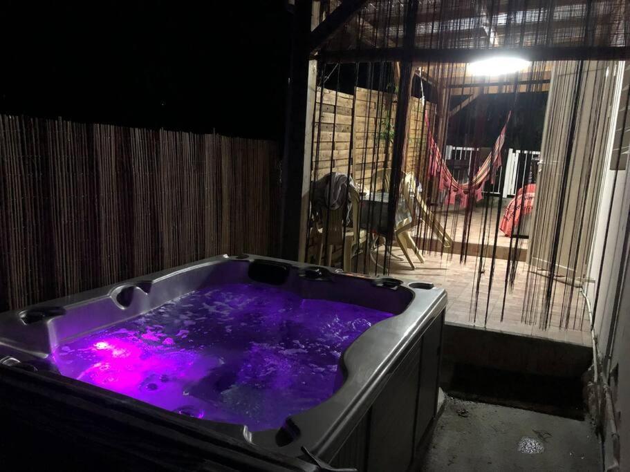 Logement Dans Un Lieu Calme Et Verdoyant A Proximite De Tout Avec Jacuzzi!!! Basse-Terre Exterior photo