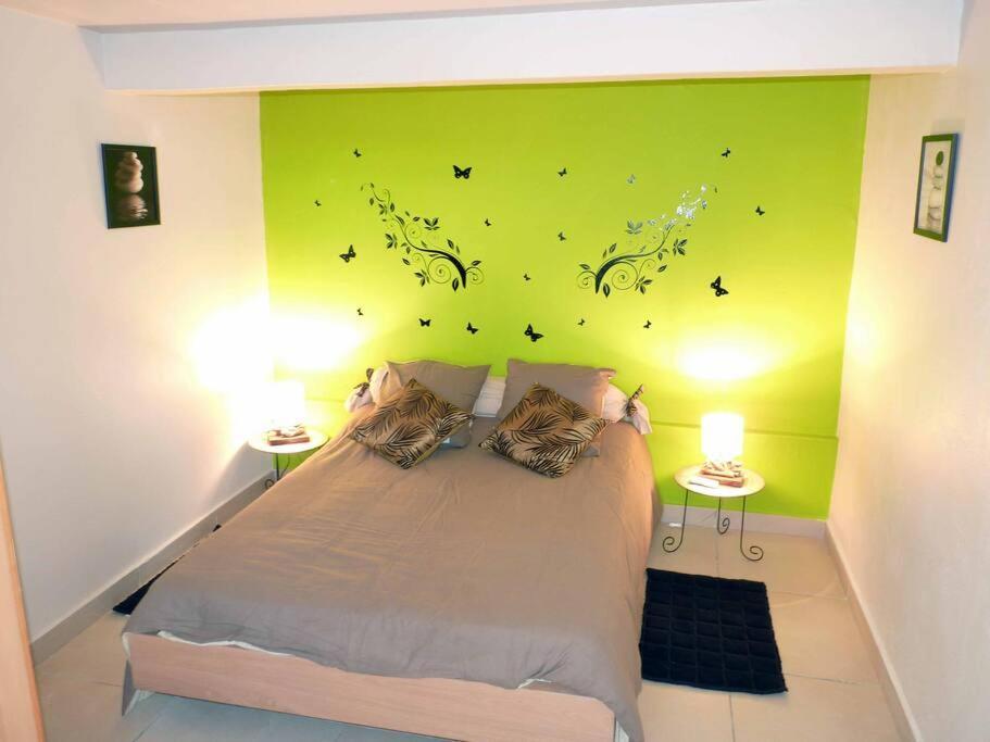 Logement Dans Un Lieu Calme Et Verdoyant A Proximite De Tout Avec Jacuzzi!!! Basse-Terre Exterior photo